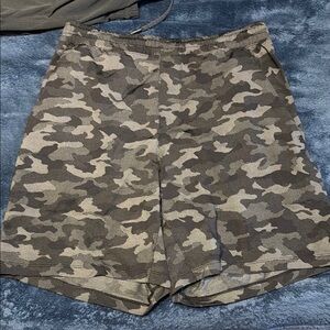 Lululemon men’s camo pacebreaker 7in